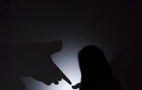娶二婚女人丢面子？别拿你的愚昧偏见，去贬低认真活的女人