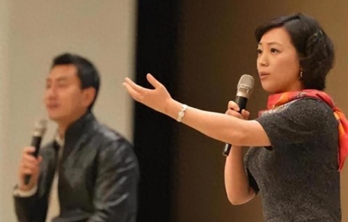 妻子是央视美女主持，夫妻分居多年却恩爱不减，裘正义做对了什么