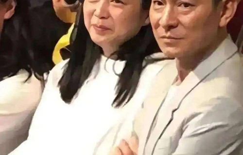 60岁素颜发福被嘲？刘德华妻子一个动作让全网闭嘴：真正的贵气从不靠滤镜！_朱丽倩_身材_少女