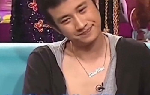 东山再起！文章上海开饭店人气火爆，还学会低调，捂着两个好消息 