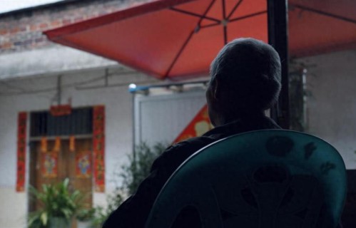 孩子长大后，父母最怕的，原来不是那扇不常打开的家门