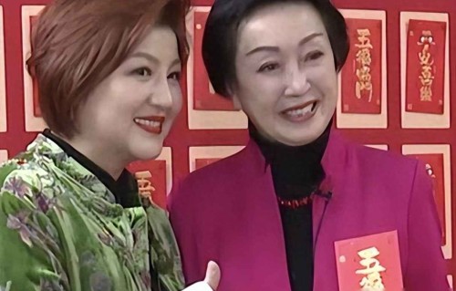 她还在台上说沪语，当年红透半条街的“阿美”，如今没人认得她了 