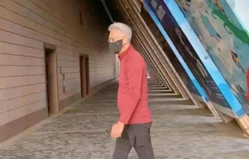 不再是小马哥！苍老背影引心疼，裸捐56亿是他最大的男神范儿