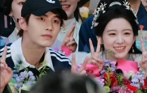 古装宅斗剧新作杀青引关注|何与|资源