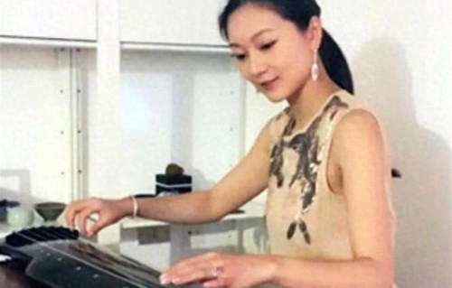 长得太美被导演占为己有，25岁生下3个孩子，如今个个都给她争光