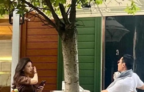 朱珠与老公上海南京西路街边喝咖啡被偶遇，美的像拍偶像剧!_新闻