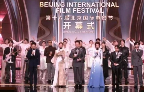 北影节开幕式出现抢位风波！沈腾被挤出C位，强行在沈马中间加桌