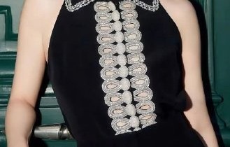 李纯的舞蹈训练经历如何影响了她后来的演员生涯？