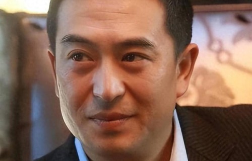 央视发文! 56岁身患不死癌症的张嘉益, 再破天花板, 让内娱刮目相看_新闻
