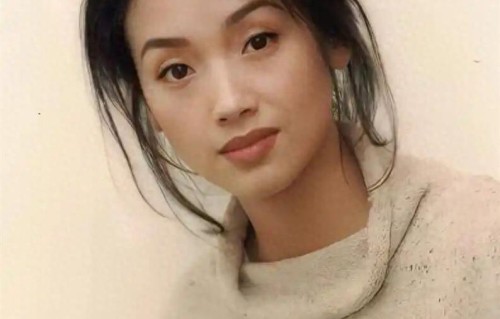 拒刘德华求婚，另嫁他人却遭家暴12年，香港第一美女现状曝光