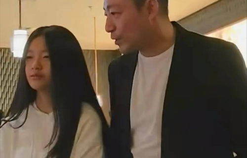 汪小菲与女儿关系紧张？主动关注小玥儿，没被女儿回关气到取关