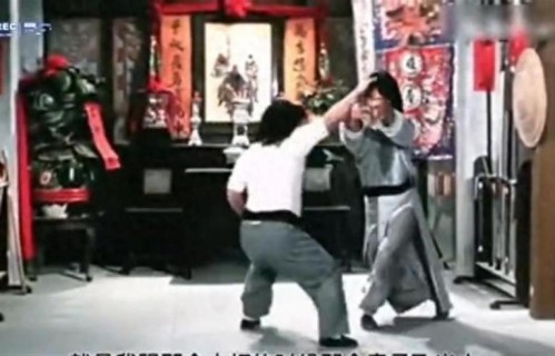 成龙随手一扔的扇子，成了流量明星学不会的经典