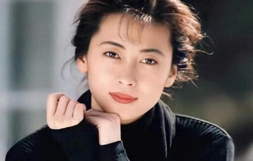 原来她早已离世，20 亿遗产成烫手山芋，独子放弃母亲姐姐恩怨不断