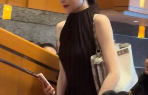 唐嫣出席女儿幼儿园活动，一袭黑裙优雅美丽，6岁小小糖即将毕业|罗晋|家长|艺术节|挂脖|婚变
