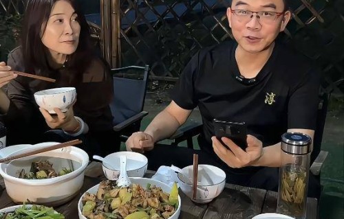 前央视主持郎永淳被曝退休工资5万，本人发声回应：并没有那么多