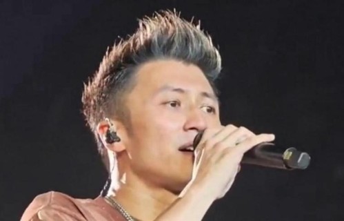 鸟巢演唱会惊喜同框！三人合照引爆全网热搜
