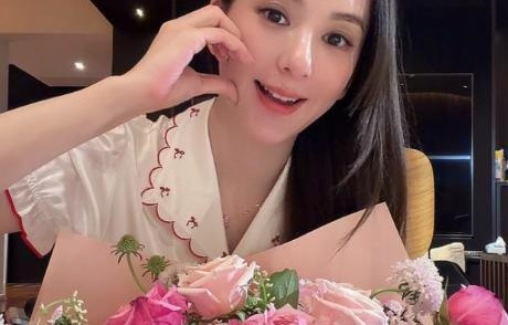 郭富城现状被曝光，结婚纪念日和妻子秀恩爱，网友直呼甜蜜满分