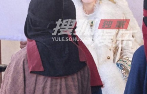杨幂新剧红脸蛋造型路透 还原北魏女俑面靥红妆 