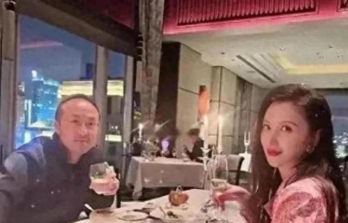 张萌和她的富豪老公，童话里都是骗人的，现实里的总裁真不太好看 ​​​