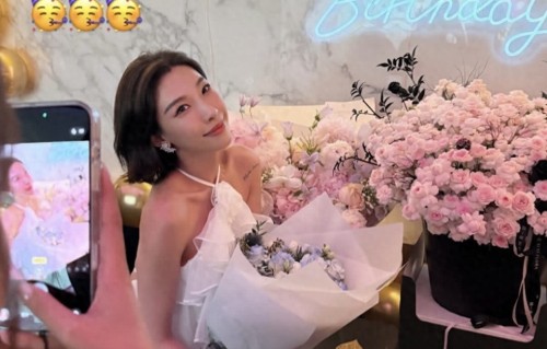 何猷启再婚前妻生活仍富贵，打扮贵气高调庆生，带女儿搭游艇出海