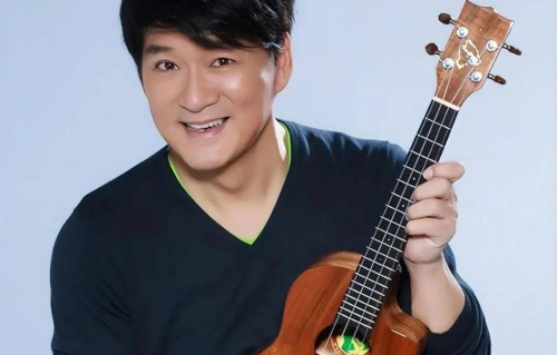 65岁周华健近况曝光！娶美国妻子40年不离不弃，如今儿女成为他的骄傲