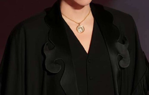 刘宇宁四次走星光大赏红毯！清唱开口跪，新中式造型被赞侠客