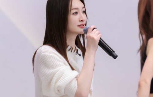 忍不了！知名编剧怒批《浪姐7》，买了太多太多的热搜，画面太窒息