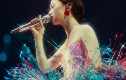 单依纯的现场演唱实力比录音室版本强在哪里？