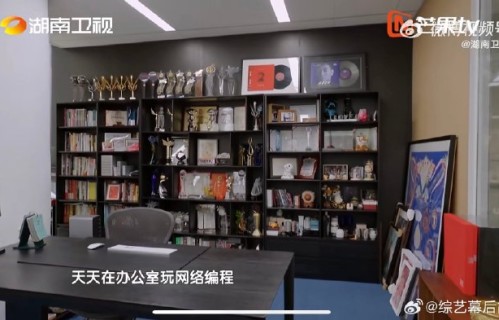 胡彦斌十年“哭梗”逆袭：从事故现场到万人合唱的接头暗号