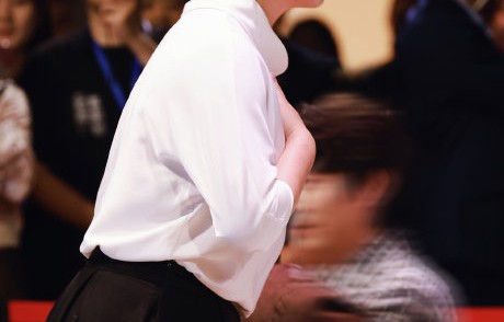 马丽的红毯造型是否预示着其个人喜剧风格的转变？