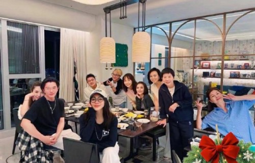邱泽母亲节送许玮甯两束花 温情庆祝首个母亲节|儿子|夫妻|闪婚|当男人恋爱时|甜度