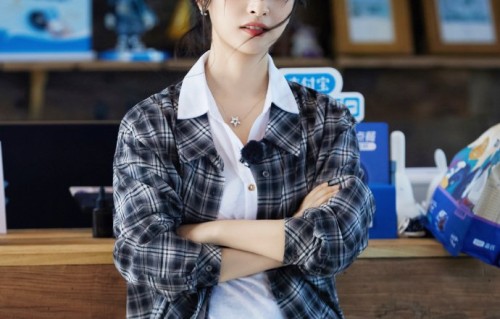 沈月客栈工作尽职尽责，暖心拍照获赞