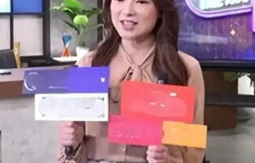 郭晋安带儿子住35万一晚酒店，穿白色polo衫很年轻，父子俩长真像