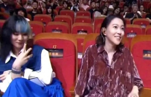 同父不同命！窦靖童登顶级舞台，妹妹租房打工默默追梦