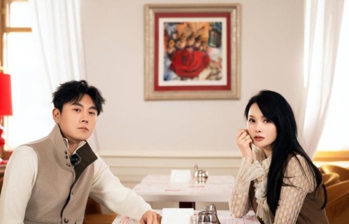 婚变传闻后，伊能静自曝择偶眼光引热议，难怪她和秦昊结婚