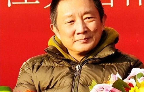毁了半个娱圈美人的风流导演，如今67岁跌下神坛？老母成牵挂