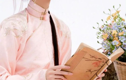 《翘楚》官宣引发“番位”争议，主演陈都灵、周翊然都给粉丝写了“小作文”