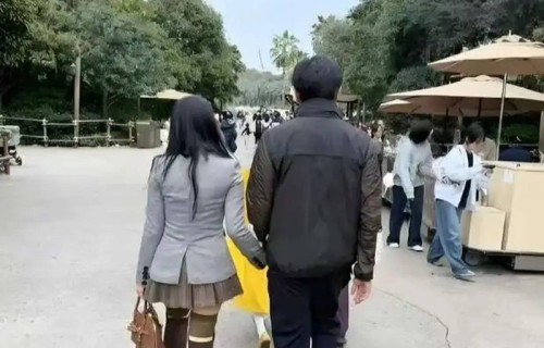 58岁伊能静迪士尼vlog爆火，凭什么靠真实击碎婚变？|秦昊|家庭|明星|滤镜|合伙人