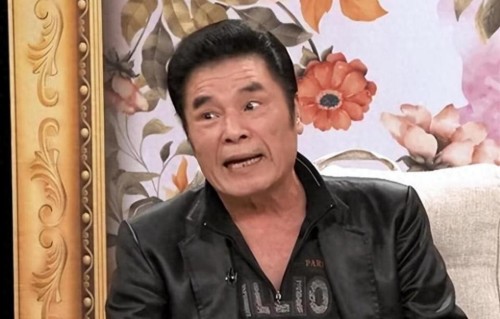 和6个老婆共处一室，每月每人发7万零花钱，71岁还娶美娇妻好潇洒