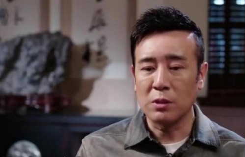 于和伟封帝后认了：我虽有绯闻，但她18岁就押注我，不辜负！