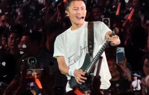 谢霆锋演唱会第二天,狄波拉到场支持,此沙乔杉吴京谢楠纷纷现身_新闻|王菲|粉丝|鸟巢|娱乐圈