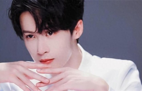 檀健次北影节红毯被喊宝贝儿 暖心互动获赞粉丝双向奔赴