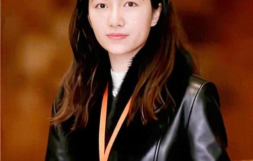 翁帆快满50岁！杨振宁走后，她彻底亮出余生底牌，令人意外