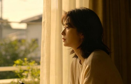 中年女人思念异性入了骨，绝不主动打扰，这个小动作早已出卖一切