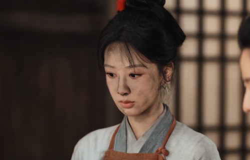 杨紫新剧脸部状态堪忧：大浓妆开十级美颜，已不适合演古偶了