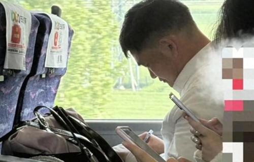 大衣哥朱之文在空白纸上签名引争议，本人回应：不愿意把人往坏处想