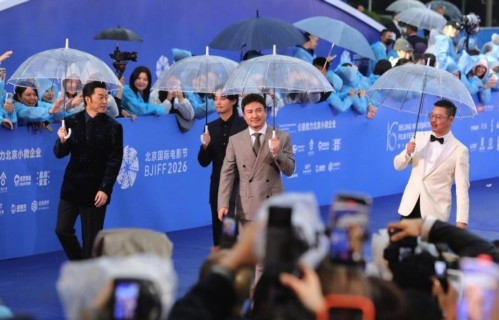 北影节红毯：高圆圆高贵，舒淇惊艳，周冬雨玩性感露了个寂寞