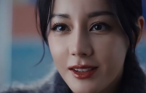 迪丽热巴新剧“自己打自己”挑战演技，一人分饰两角演绎人生交换