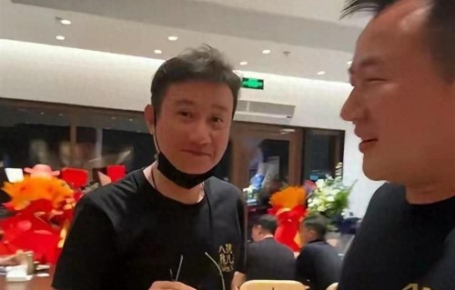 32块的油泼面被夸上天，50块的焖面被骂惨：文章和贾国龙差在哪？