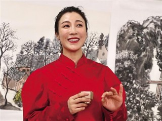郭涛自然灵动的演唱风格深受观众喜爱。 本报记者 戴吉坤摄